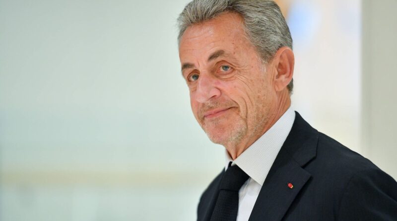 Sous bracelet électronique, Nicolas Sarkozy met « entre parenthèses » ses activités publiques d’ex-président