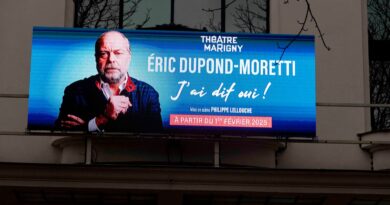 Théâtre : « Il y a une partie de règlement de compte »… Sur scène, Éric Dupond-Moretti allume presse et magistrats