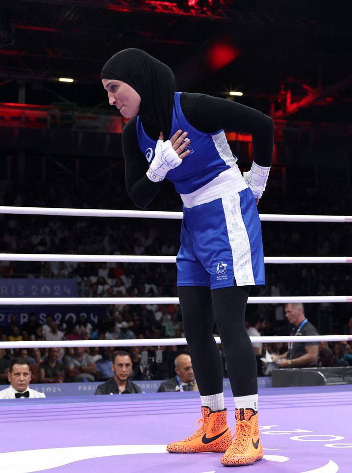 Pas de problème pour Tina Rahimi aux JO de Paris 2024. L'Ausralienne a pu se présenter sur le ring en portant son voile