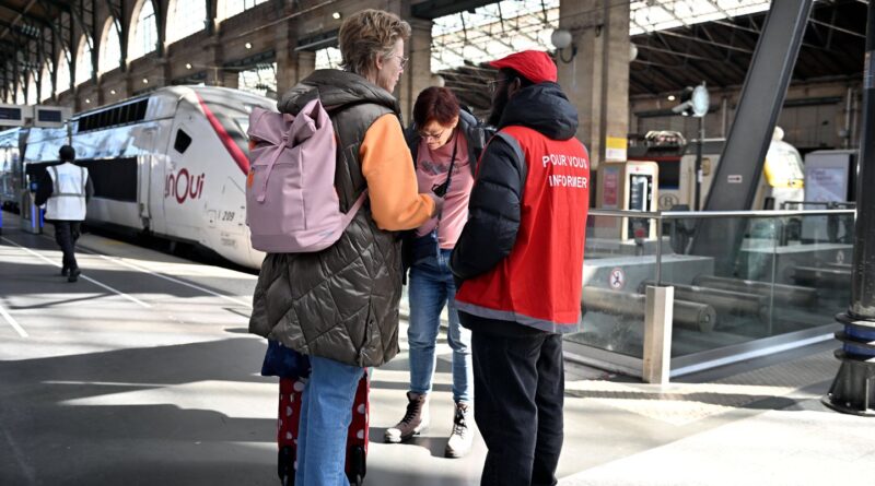 A Gare du Nord, des voyageurs « philosophes » ou « coincés » et en colère s’interrogent sur « la bombe »