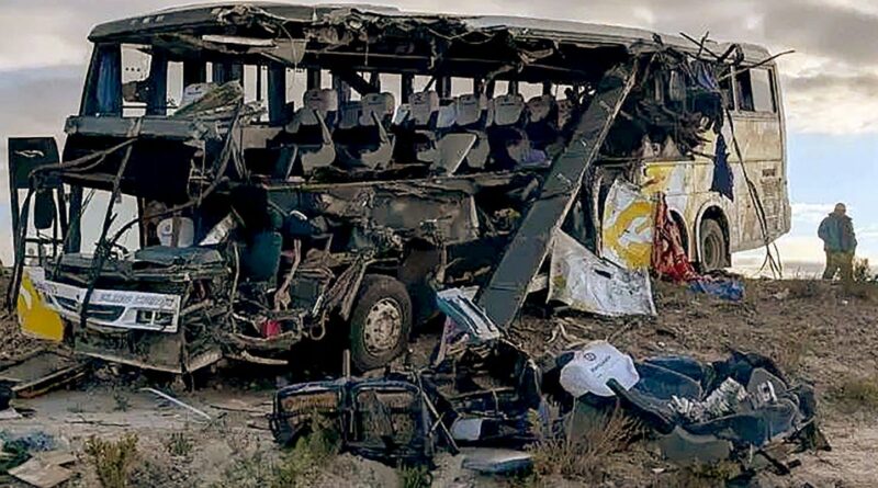 Bolivie : Une terrible collision entre deux cars fait au moins 37 morts, dont 8 enfants