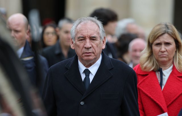 Le Premier ministre François Bayrou se recueille, à côté de la présidente de l’Assemblée nationale, Yaël Braun-Pivet.