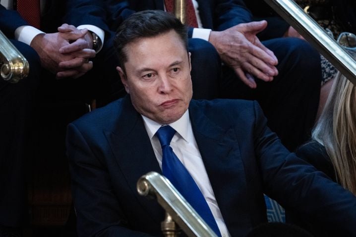 Donald Trump et Elon Musk, à la tête du Doge, ont supprimé plus de 20.000 emplois fédéraux en l’espace d’un mois. Mais ce chiffre pourrait atteindre 300.000 postes.