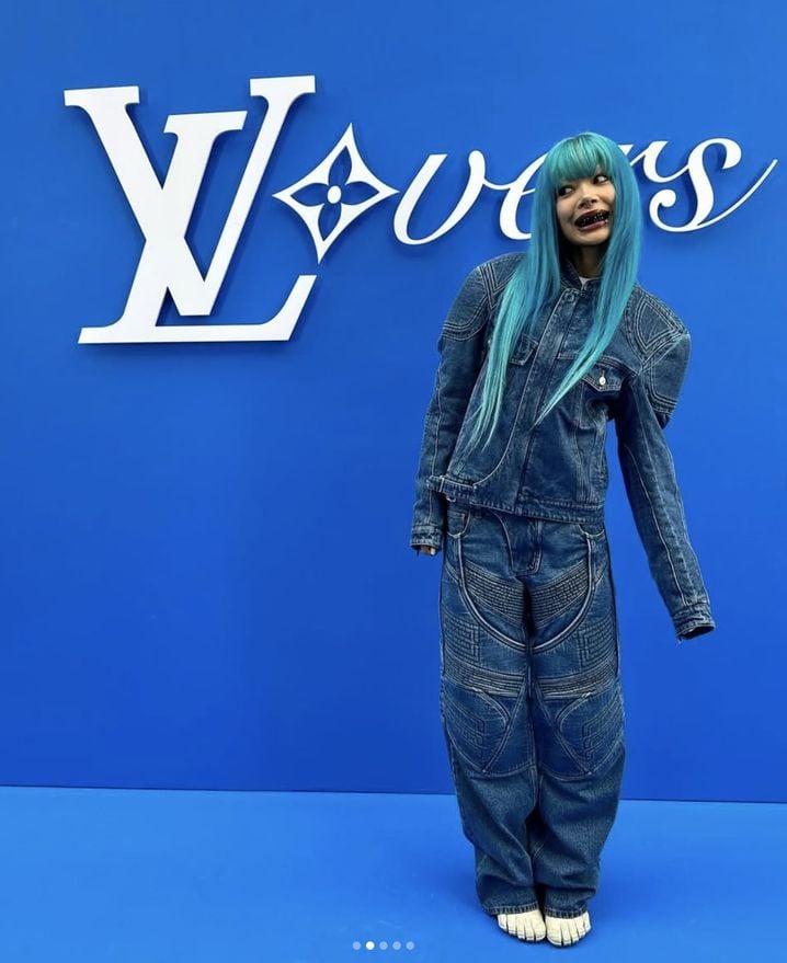 La rappeuse Molly santana au défilé Louis Vuitton à la Paris Fashion Week