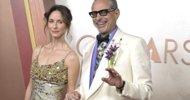 Même s’il est l’homme le plus classe de Hollywood, Jeff Goldblum a toujours peur d’être moche sur les photos