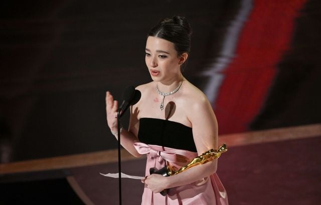 Mikey Madison obtient l’Oscar de la meilleure actrice pour son rôle dans « Anora ».