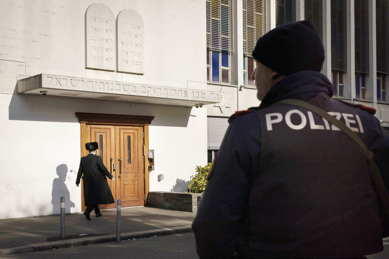 La police protège une synagogue à Zurich.