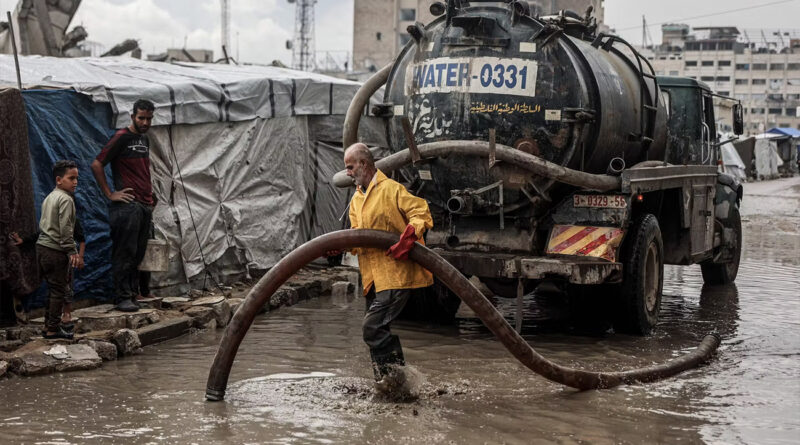 Bande de Gaza : fortes pluies inondent tentes, aggravent souffrance familles palestiniennes