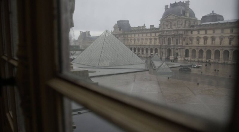 Cambriolage au Louvre : Quatre personnes interpellées, dont deux femmes