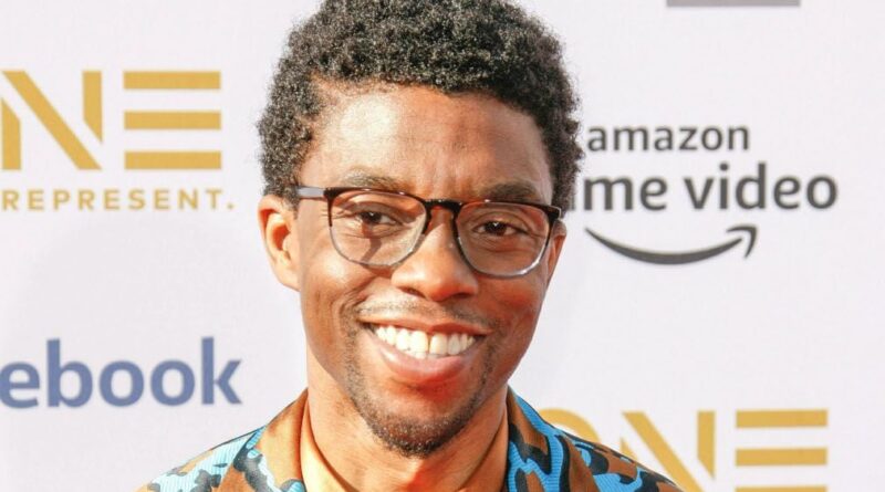 Chadwick Boseman reçoit une étoile posthume sur le Hollywood Walk of Fame