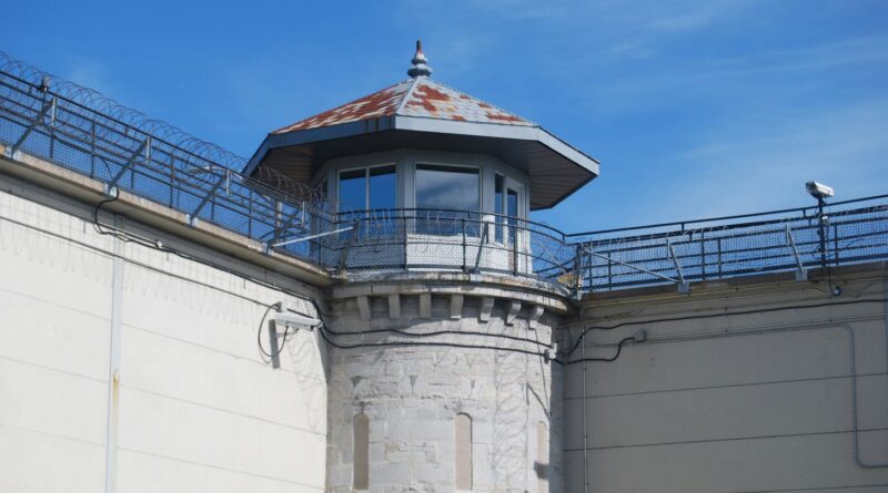 Deux détenus s’évadent de la prison de Dijon en sciants les barreaux.