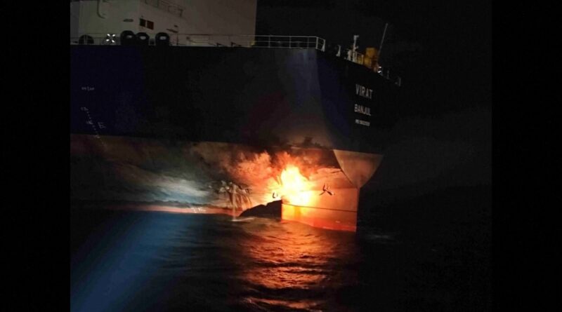 Deux pétroliers de la flotte fantôme russe en flammes après une attaque ukrainienne.