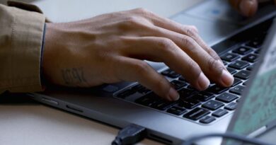 Écrire sa biographie avec un outil d'intelligence artificielle.