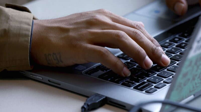 Écrire sa biographie avec un outil d'intelligence artificielle.