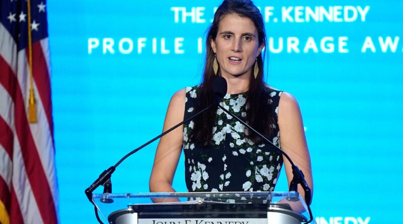 En phase terminale d’une leucémie, la petite-fille de Kennedy attaque Robert Kennedy Jr.