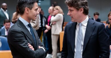 Formation gouvernementale aux Pays-Bas : informateur juge compromise un gouvernement centriste.