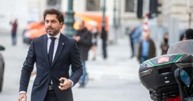 Georges-Louis Bouchez envisage un gouvernement bruxellois sans le PS, doutes des autres partis.