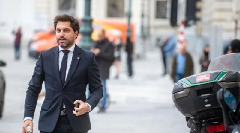 Georges-Louis Bouchez envisage un gouvernement bruxellois sans le PS, doutes des autres partis.