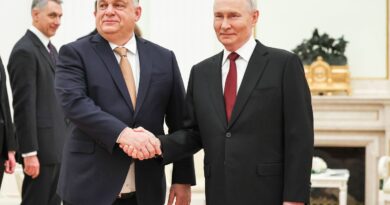 Hongrie : Viktor Orban défie l'UE depuis Moscou, annonce importations de gaz et pétrole russes