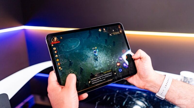 Intel pourrait devenir fabricant des puces Apple Silicon : un scénario fou se précise.