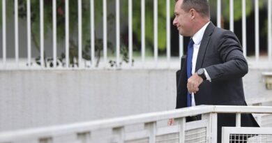 Jair Bolsonaro admet avoir essayé de brûler son bracelet électronique.