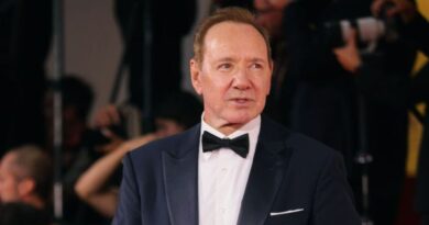 « Je vis dans des hôtels » : Kevin Spacey sans domicile fixe après ses procès