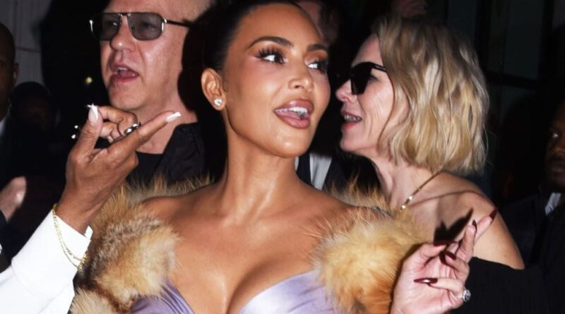 Kim Kardashian tente de racheter la bible de son père à O.J. Simpson