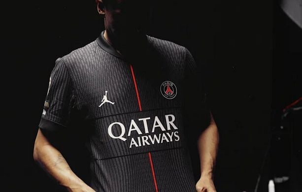 Le PSG présente son maillot fourth, début contre Tottenham.