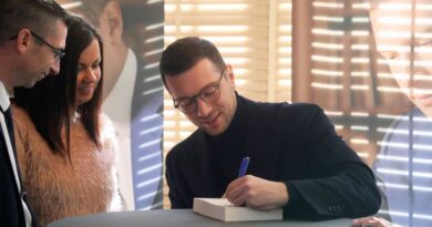 Le retraité qui a écrasé un œuf sur Jordan Bardella avait déjà visé Éric Zemmour et Marine Le Pen.