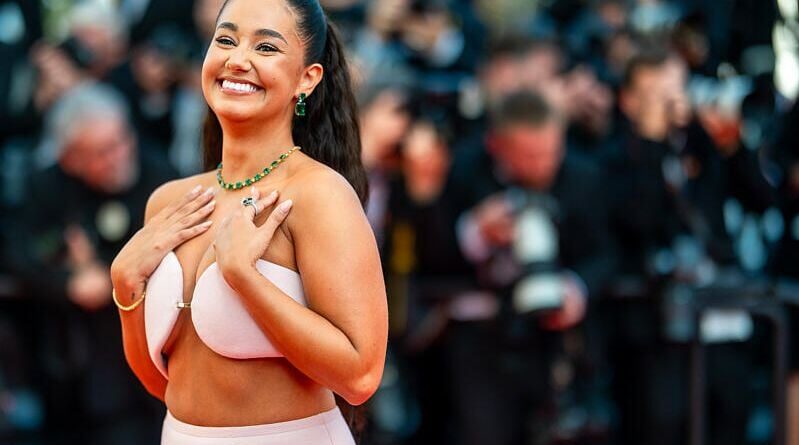 Lena Situations répond avec humour à Frédéric Beigbeder dans son livre.