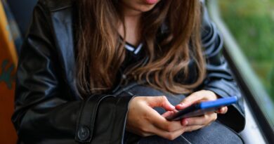 L'UE veut interdire l'accès aux réseaux sociaux aux moins de 16 ans.