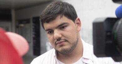 Narcotrafics : Amine Kessaci, clé pour l'« iconisation » contre la drogue ?