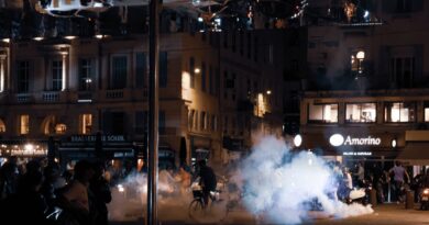 OM - Newcastle : affrontements entre supporters à Marseille, gaz lacrymogène et "Fight"