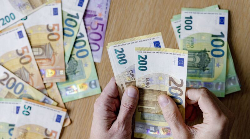 Plafonnement de l’indexation des salaires : économies pour l'État.