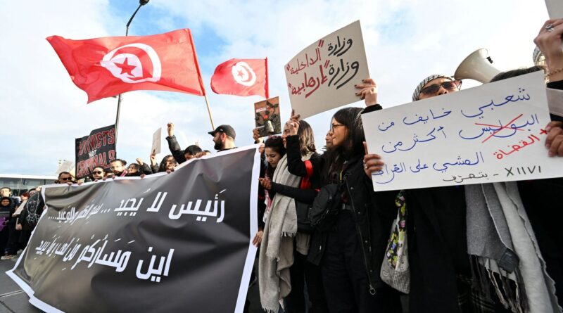 Plus de 2.000 personnes en Tunisie protestent contre "les injustices"