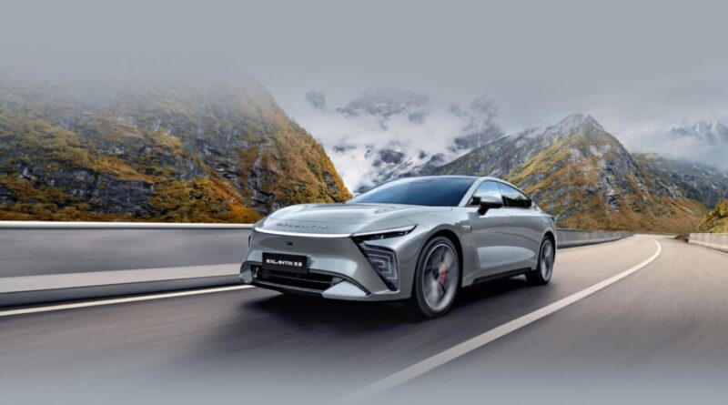 Porsche et 1700 km d’autonomie : cette voiture électrique chinoise impressionne l’Europe.