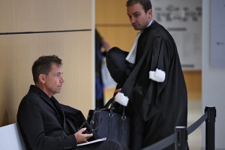 Daniel Riolo, le journaliste de RMC, lors de son procès en diffamation, jeudi, au tribunal de Paris.