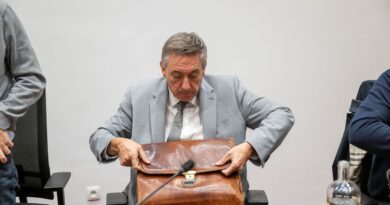 Réforme des pensions : Jan Jambon annonce que le bonus-malus ne commencera pas en janvier 2026.