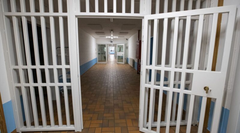 Surpopulation carcérale : un service minimum appliqué dès lundi dans les prisons