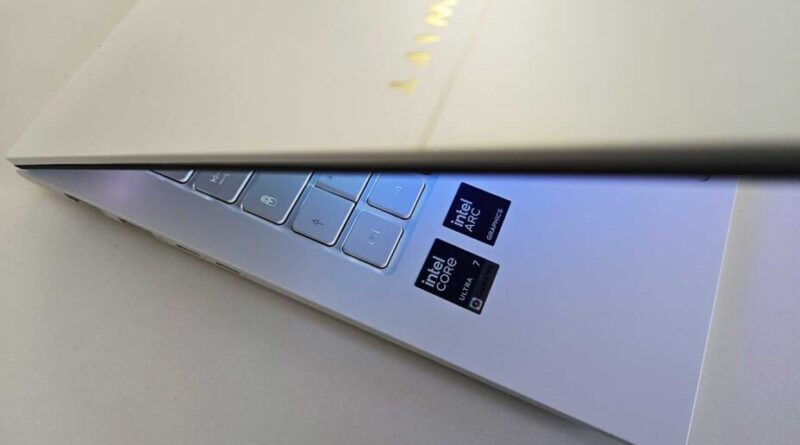 Test de l'Acer Swift Edge 14 AI (2025) : léger, mais pas puissant