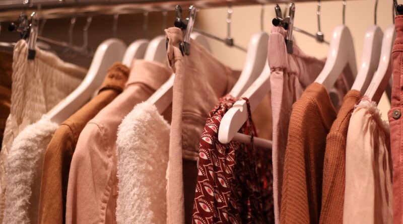 « Trop féminin » : Un pull rose ne fait pas plaisir aux conservateurs américains