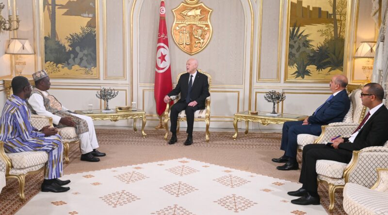 Tunisie : Kais Saïed accueille les nouveaux ambassadeurs étrangers.