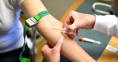 Un faux infirmier obsédé par les veines de retour en justice