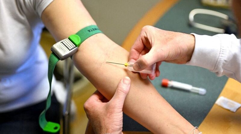 Un faux infirmier obsédé par les veines de retour en justice