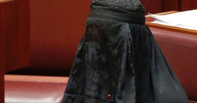 Une sénatrice d'extrême droite ne vient pas sans burqa au Parlement australien.