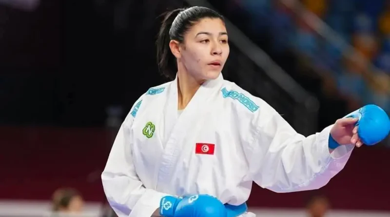 Wafa Mahjoub remporte la médaille de bronze aux Mondiaux de karaté en Égypte.