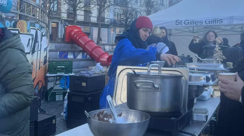 À Saint-Gilles, le Banquet de la Street réunit sans-abris et habitants.