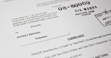 Affaire Epstein : des victimes critiquent les documents incomplets de l'administration Trump