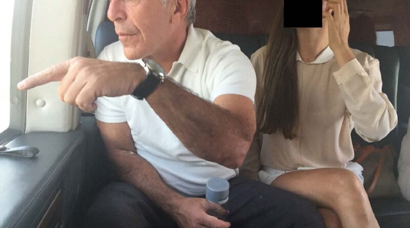 Affaire Epstein : Photos de Steve Bannon, Woody Allen, passeports…