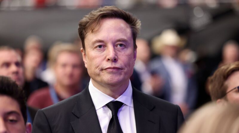 Air France opte pour « joyeuses fêtes » au lieu de « joyeux Noël », Elon Musk réagit.